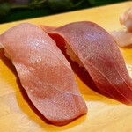寿し辰 - きめ細かい肌のバチとダルマ。バチは脂ノリノリ！ダルマはしっとりしてこれぞマグロの赤身！