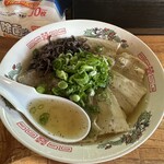 美郷麺BAR ココカラ - クリアな豚骨スープ。マイルドで深みのあるスープは旨い。