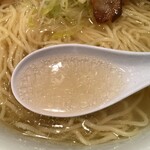 ひるがお - 塩らーめんのスープ