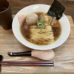 中華蕎麦 仁香 - 醤油蕎麦味玉入りで¥1150