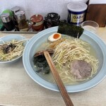 ラーメン 頑固おやじ - 塩ネギラーメン中盛りとネギ丼