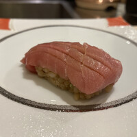 鮨 赤酢 はなやま - 本鮪の中トロ
