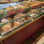 Krispy Kreme Doughnuts - ショーケース