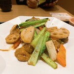 Ootoya - 牡蠣と冬野菜のオイスターソース炒め定食　1480円　メニューの写真と比べてしまう　味は大戸屋の甘めの甘酢炒め。あと500円安かったらガッカリ感はなかったかも。