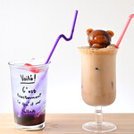 bubble - ドリンク
左はbubbleソーダ レモンを絞ると赤くなります。
右くまのカフェラテ 