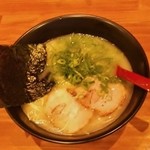 一笑 - 博多ラーメン（600円）