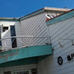 ヴァンガード - 外観。駐車場いっぱいあるよ