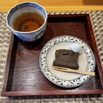 IGUMI - ケーキとほうじ茶