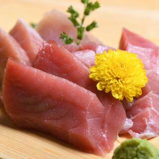 Enjoy our proud Seafood menu such as the “Standard Tuna Kaioh Mori”!