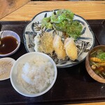 Aoharu Shokudou - 鯵、チキンカツ、味噌汁　、ソース、岩塩