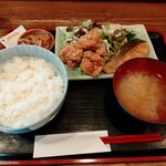 Taishuu Sakaba Takumi - 鮭のバター焼き&鶏の唐揚げ定食 900
