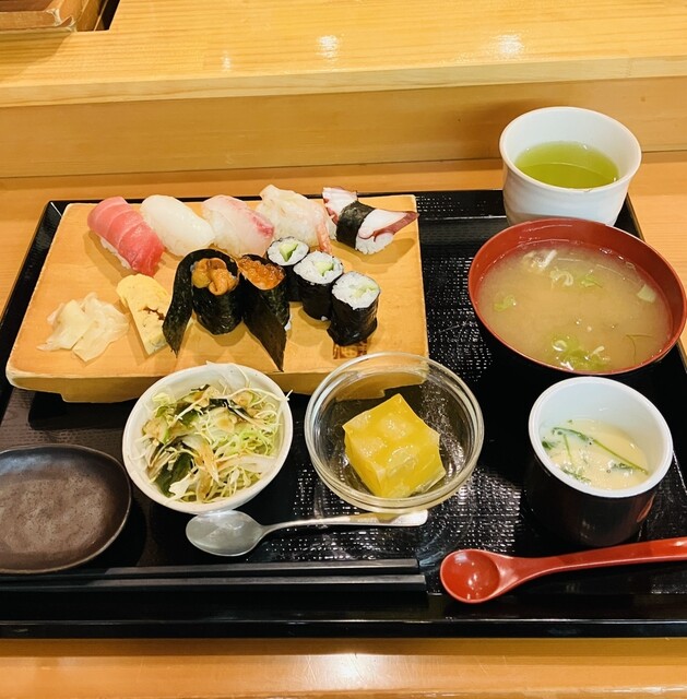 Sushi Dokoro Fukusaki photo 3