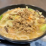 おコメの麺専門店 たねや - たっぷり野菜に肉味噌が載っています