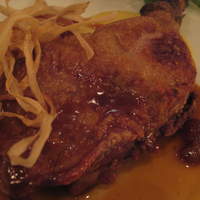 フランス料理 アジュール(ヨコハマ グランド インターコンチネンタル ホテル) - ホロホロ鶏腿肉のロティ　ガルバドスとレーズンのソース（ズーム）