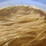 らぁ麺 めん奏心 - 濃ゆ〜い煮干しスープと艶やかな麺は相性バッチリ。