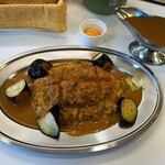 神戸深江カレー - カツカレー（300g）中辛、ルー大盛り、卵黄、ナスビ