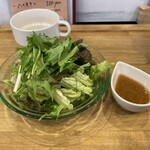 Gochiben Suteki - 特製ドレッシングのサラダ