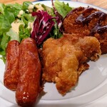 #お肉とチーズとワイン next..肉MARKET - 令和5年11月
ランチタイム(11:30〜14:00)
日替わり定食 税込500円
ミックスフライ(ウインナー、チキン、コロッケ)、サラダ、ご飯、スープ、ワンドリンクサービス(アイスコーヒー)