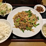 新横浜大酒場 - 「牛肉とニンニクの芽炒め（税込￥850）」