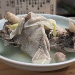 天史朗鮨 - 特大スズキの塩煮　頭とカマの部分