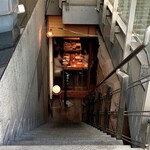 Ｌｅ 日本食堂 - 階段を降ります