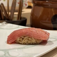 鮨 赤酢 はなやま - 本鮪の中トロ