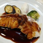 キッチン ブルー グローブ - 反対側から、たまり醤油とあさりのジュソースはタップリ！