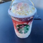 スターバックス・コーヒー - 料理写真:ストロベリー メリークリーム フラペチーノ