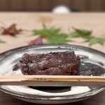 緒方 - 葛焼き。これくらいのタイミングで一度化粧室に行って戻ってくると、室内が蟹の香りでめちゃめちゃ充満していてびっくり！