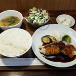 キッチン ブルー グローブ - 真鯛ポワレ　たまり醤油とあさりのジュソース