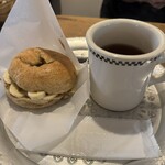 リルベーグル - ピーナツバターとバナナ