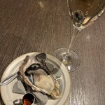 アロッサ - 食べログクーポンでスパークリングワインとオイスターが1,000円！