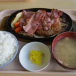 うしや - ベーコンバーグ定食
