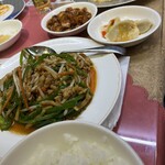 四川厨房 随苑 - 青椒肉絲とランチビュッフェ