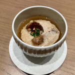 一碗水 - ④ スープ(季節のオススメスープ)
      　松茸、うずらと合鴨ミンチのすり流し