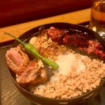 Toriyoshi - 焼き鳥丼 温玉のせ(無料)