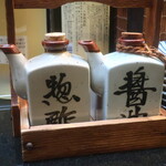 Shusai Nikushou Furuya - とんかつソースと醤油