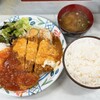 Hairaito Shokudou - カラフルジャンボチキンカツのご飯・赤だし付