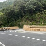 獺祭ストア - 旭酒造本社前から久杉橋を渡って右側が獺祭ストア