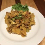 ヒマラヤテーブル - コチラも日替わりカレー、じゃがいもとカリフラワーメインのスープなしカレー。勿論バスマティライスやチャパティとも合うけどおつまみとしても秀逸なんです（笑）