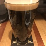 ヒマラヤテーブル - ダークラガー(日本海倶楽部)。色は黒いけど後口はスッキリのチェコスタイル、ほんのり焙煎感が◯。飲むタイミングを選ばないのも良き☆