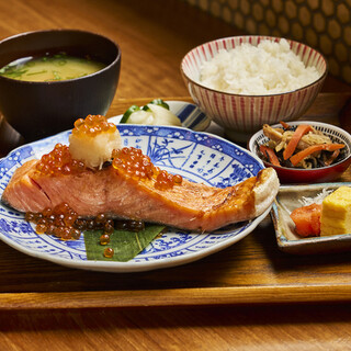 Goes great with alcohol ✨ Rice balls made with Niigata Koshihikari and exquisite dishes