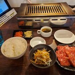 Nikuno Itadaki Kou - ランチの和牛カルビセット¥1408
                        写真のご飯は普通盛り（大盛り可）