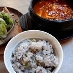 Green Green Korean Dining - ご飯は、雑穀ごはん。
