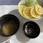 Hana - 味噌汁　秋鍋に入れる自家製スダチとうどん