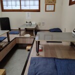 ほそかわ - 小上がり、別にカウンターがあります