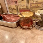 カレー専門店ターバン - 福神漬けと干しレーズンは無料