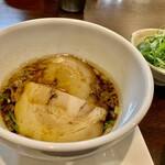 自家製麺 麺や ひなた - つけ汁　※ネギトッピング 150円