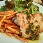 築地フレンチ メゾンミッシェル - マカロニは優しいトマト味。ケチャップとは違うプロの味です〜。