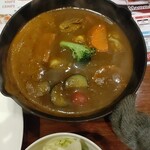 bar Mamma mia! - 片手スキレットに入ったカレー